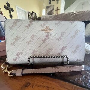 LIKE NEW🌹Coach Horse and Carriage Patterned Women's Zip Around Wallet/Clutch